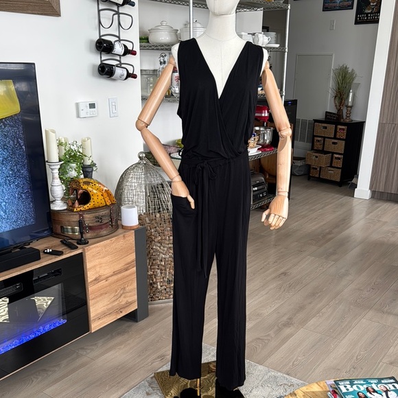 Lascana Elegant V-Neck Black Sleeveless open-back Wide-Leg Jumpsuit Size Large - Picture 2 of 10